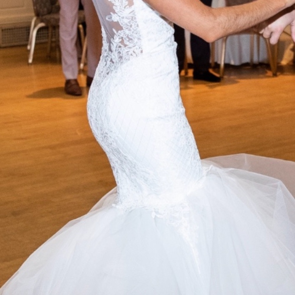 Pnina Tornai Mermaid Style Lace Wedding Dress - Picture 7 of 8
